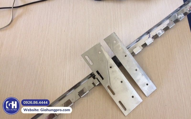 VÌ SAO PHẢI SỬ DỤNG HỆ PHỤ KIỆN RÈM NHỰA PVC?
