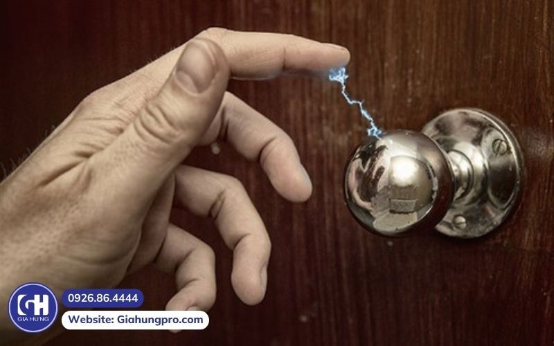 Sự Nguy Hiểm Của Tĩnh Điện và Cách Phòng Chống Hiệu Quả