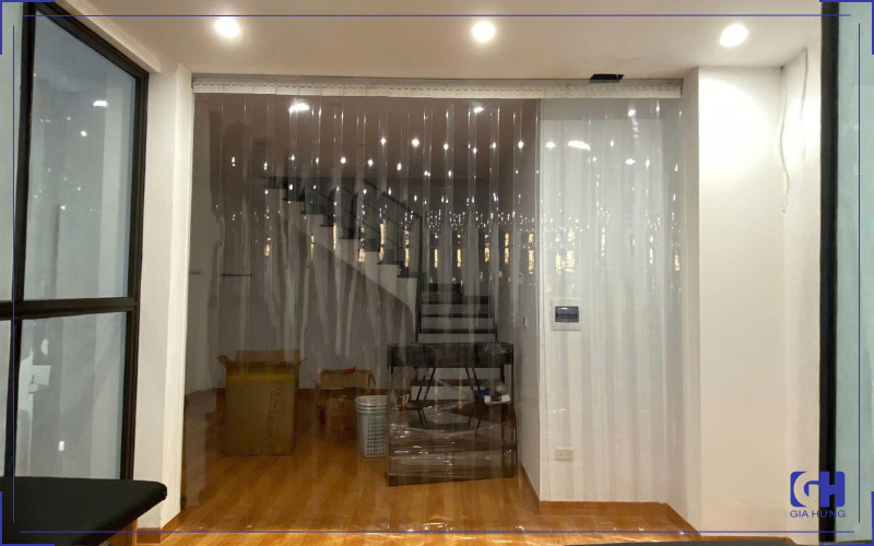 Rèm nhựa PVC ngăn lạnh khu vực cầu thang